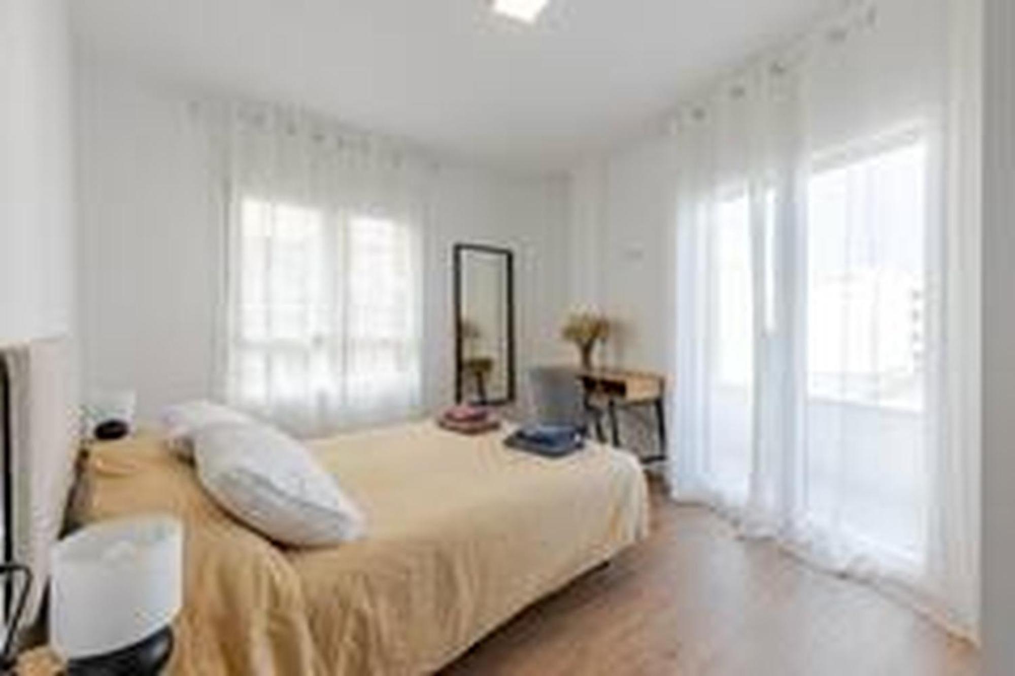 Apartamentos Nuevo Con Aire Y Wifi Águilas Exterior foto